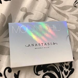 Anastasia Moon Child glow kit
